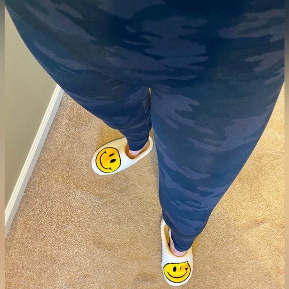 Spanx Look at Me Now Camo Leggings Size Small - Picture 4 of 12